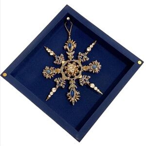 LizTech Jewelry #18/140 unique jewelry pieces. Two side ornaments.